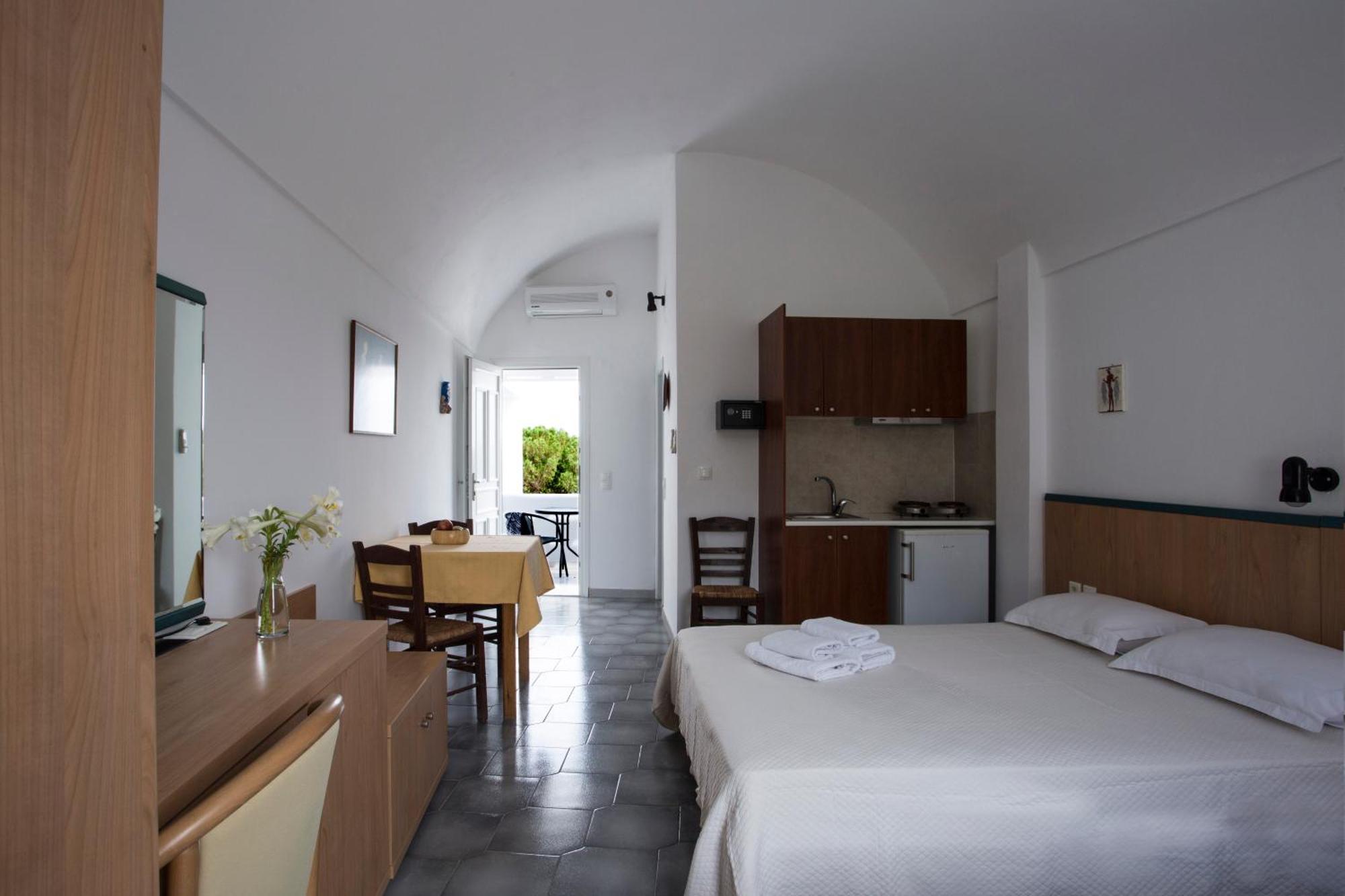 Sun -Rise Apartment Perissa  Bagian luar foto